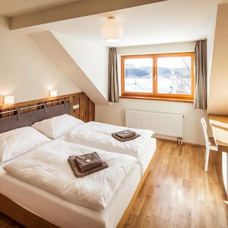 Lisensky Dvur 4*