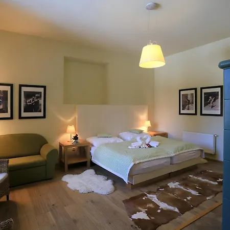 Lisensky Dvur Guest house Snezne (Pardubice)
