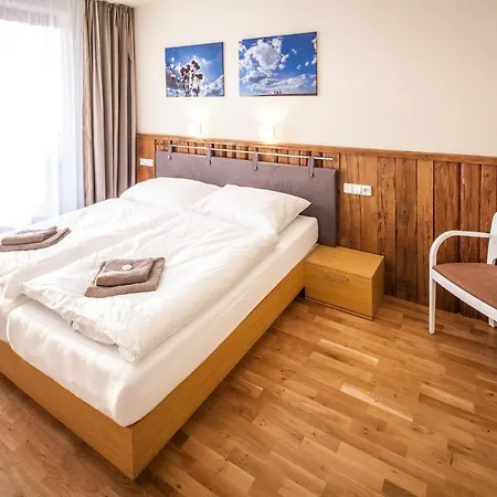 Lisensky Dvur Sněžné