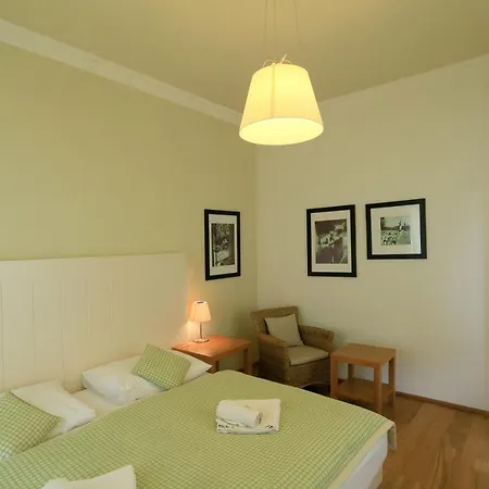 Lisensky Dvur Guest house Snezne (Pardubice)