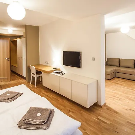 Lisensky Dvur 4* Sněžné