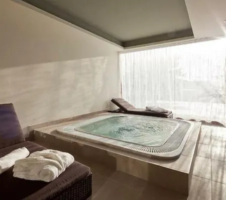 Lisensky Dvur 4* Sněžné