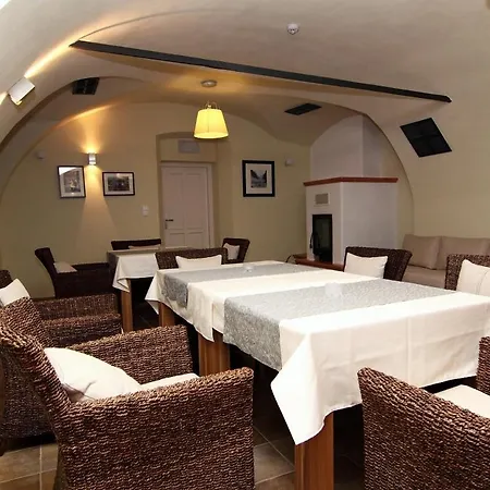Lisensky Dvur 4*