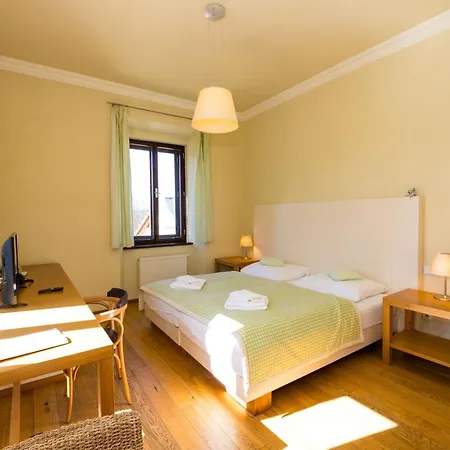 Lisensky Dvur Guest house Snezne (Pardubice)