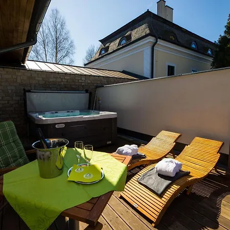 Lisensky Dvur Guest house Snezne (Pardubice)