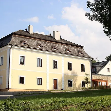 Lisensky Dvur Pensionat 4*