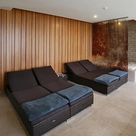 Lisensky Dvur 4* Snezne (Pardubice)