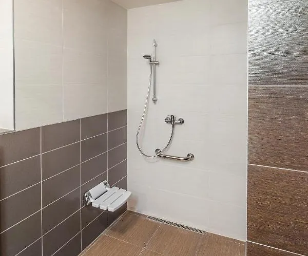 Lisensky Dvur 4*
