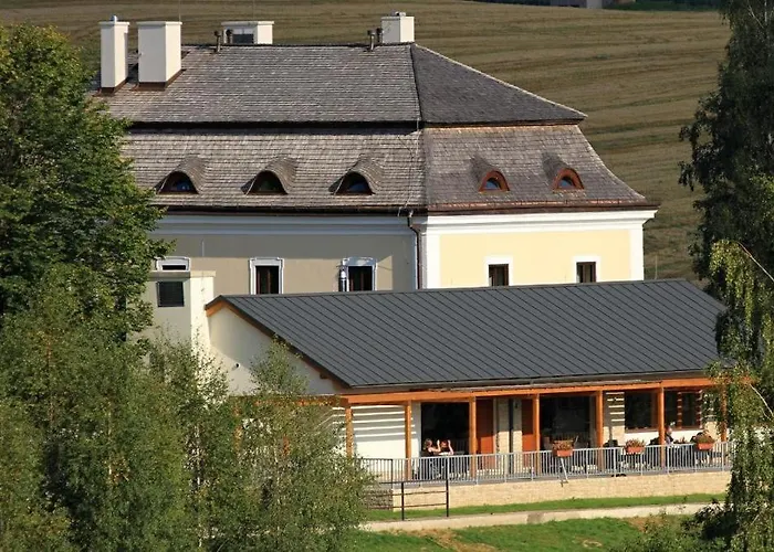 Lisensky Dvur 4* Sněžné