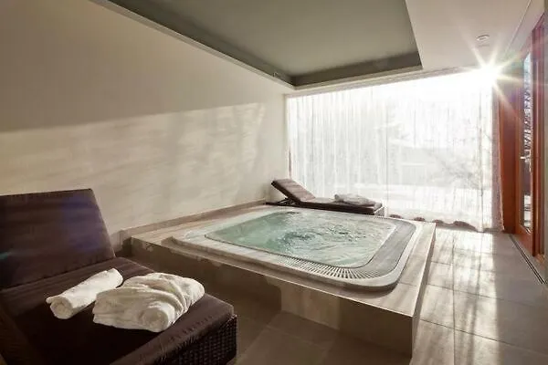 Lisensky Dvur 4* Sněžné