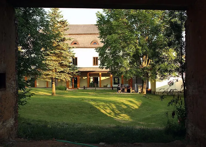 Lisensky Dvur بيت ضيافة Sněžné